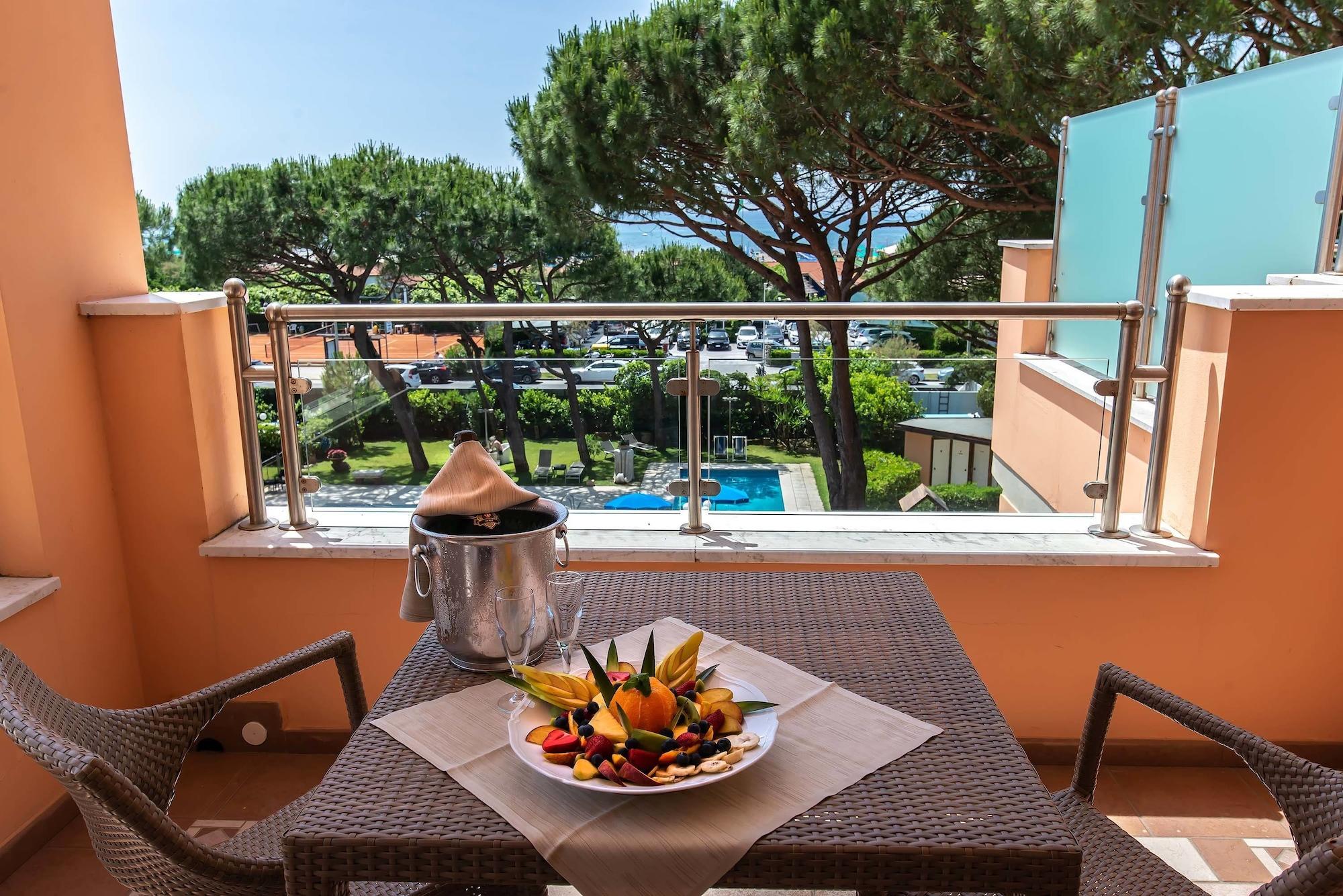 Versilia Palace Hotel Marina di Pietrasanta Exterior foto