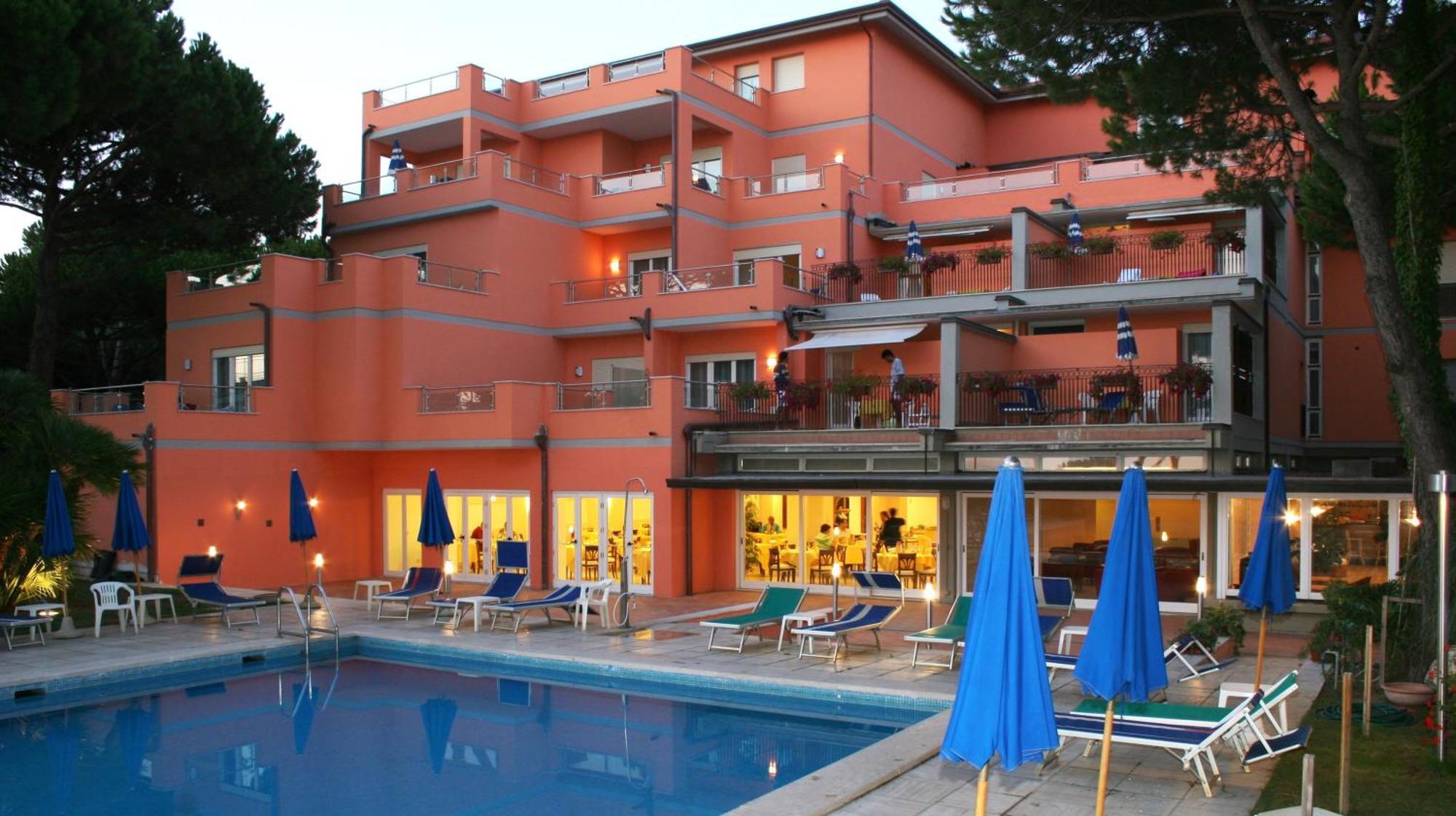 Versilia Palace Hotel Marina di Pietrasanta Exterior foto